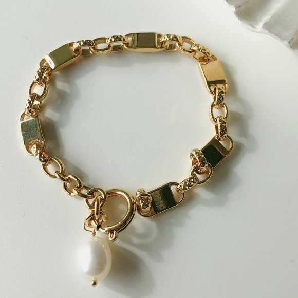 Pearl Charm Gold Bracelet - Picture 6 of 6